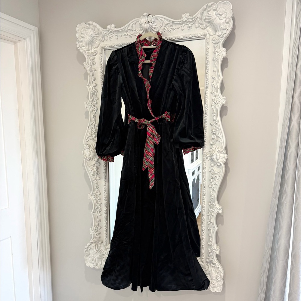 Komar vintage-style black velour dressing gown robe